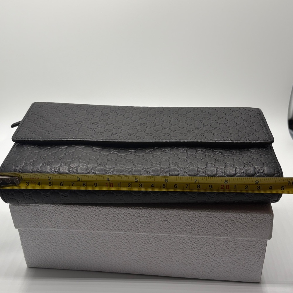 Gucci Black Embossed Leather clutch - Picture 6 of 7